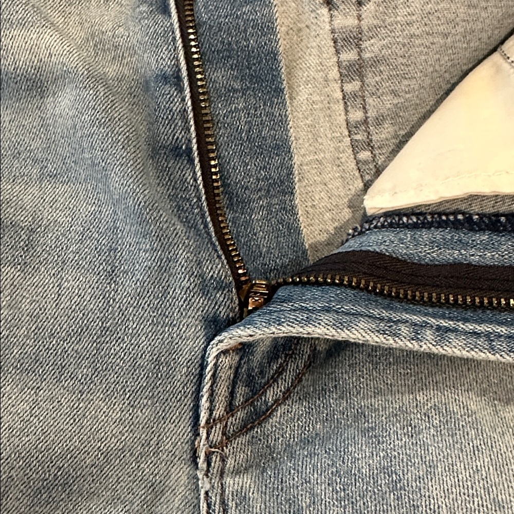 MOTHER The Hustler Ankle Fray. Size 27. Wash is Au Revoir. - Picture 8 of 10